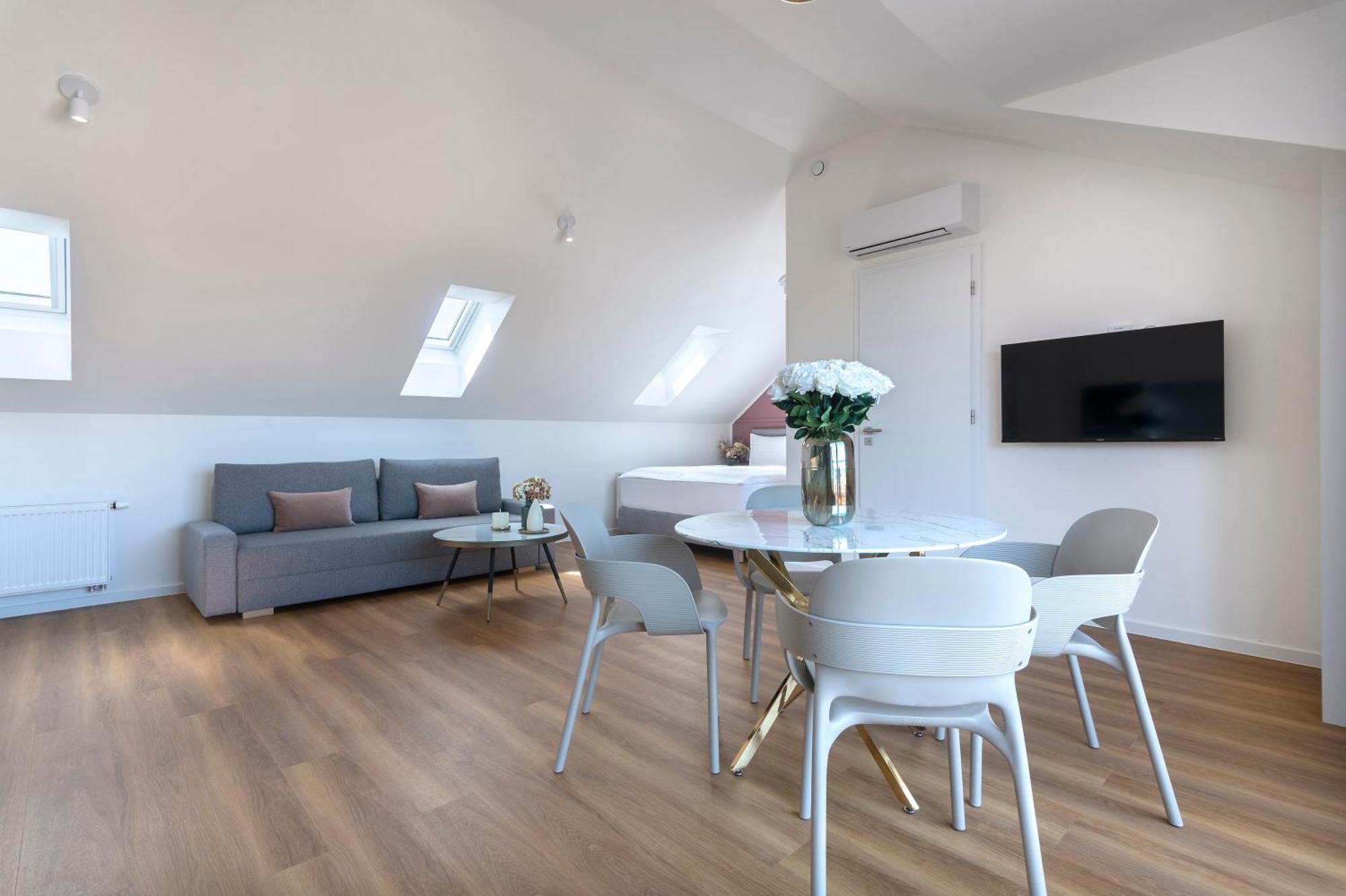 Encore Boutique By Dwellfort Praha